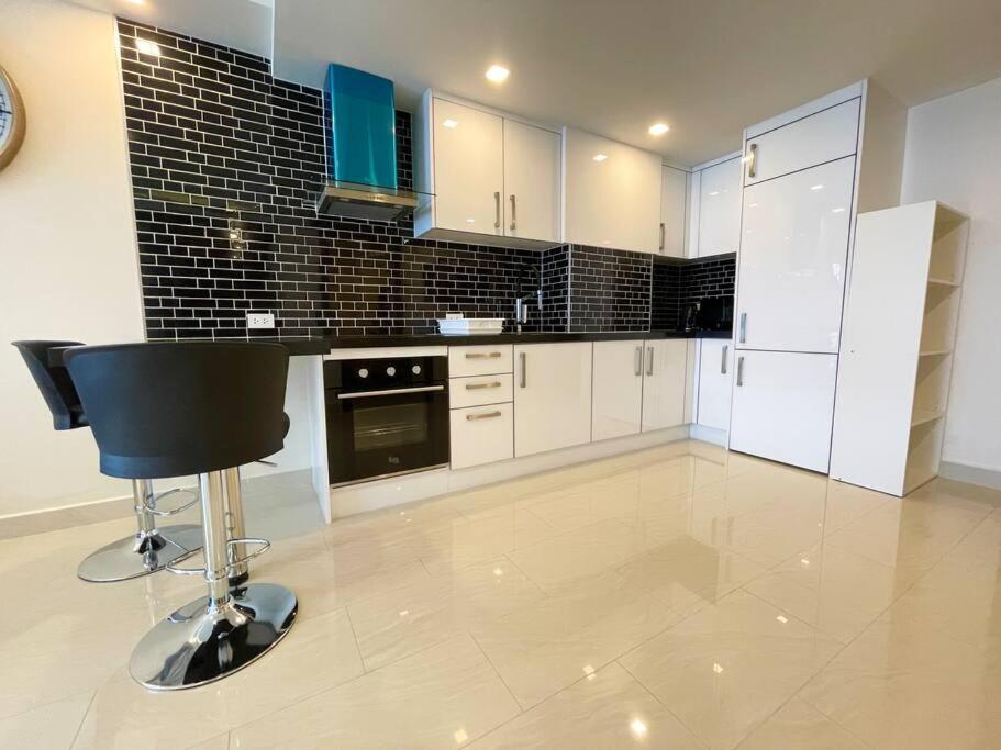 Large Luxury, Pool View, Grand Avenue, Pattaya - 202 Apartment Exterior photo